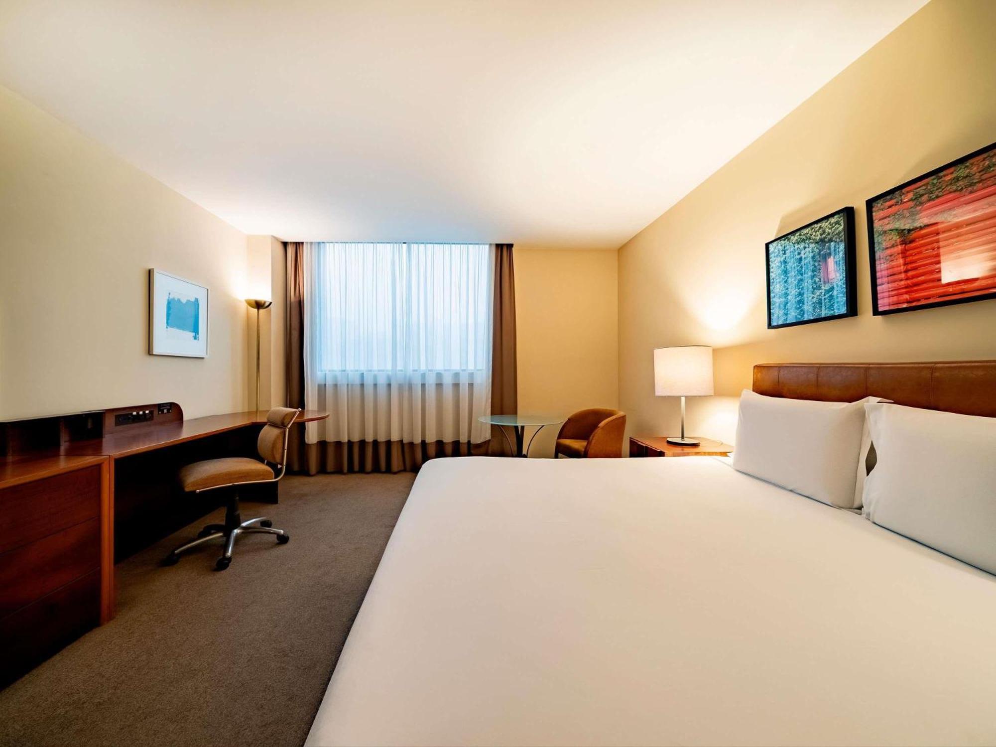 Pullman Sp Airport Hotel